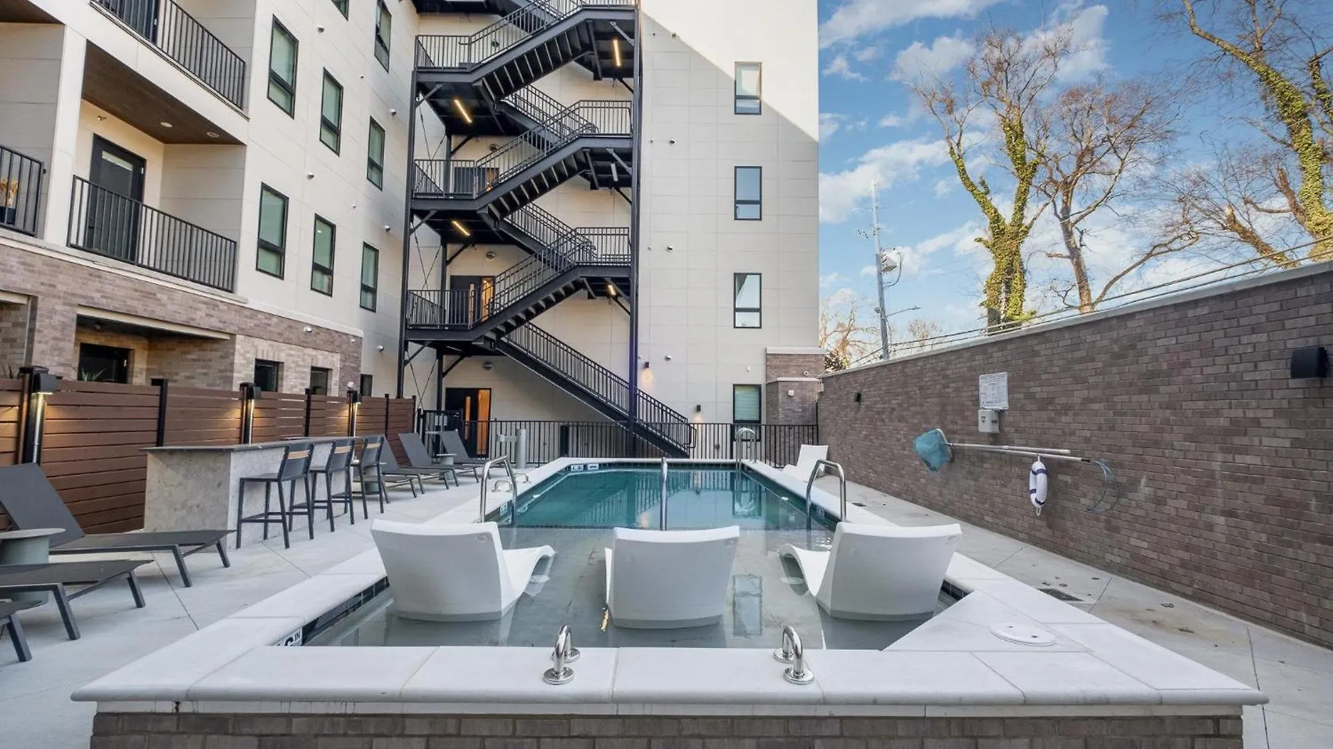 Treble Maker -Rooftop Lounge - Pool - In Music Row Nashville USA
